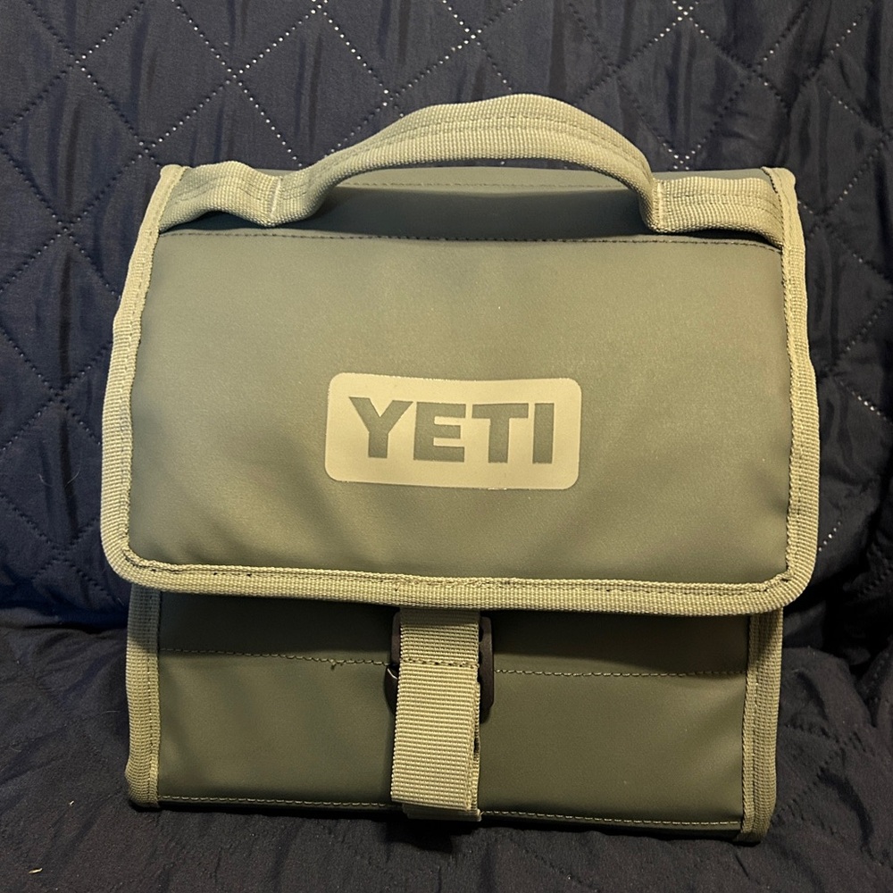 Yeti Daytrip Lunch Bag, Camp Green (NWOT)
